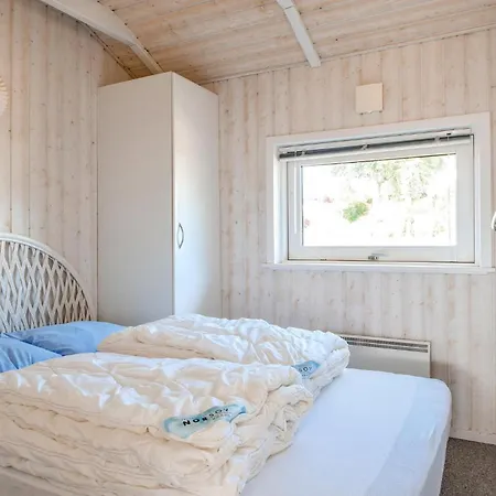 Three-bedroom In Bjert Binderup Strand