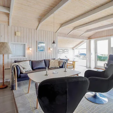 Сasa de vacaciones Three-bedroom In Bjert Binderup Strand