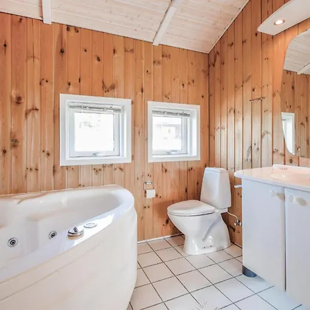 Tatil Evi Three-bedroom In Bjert *