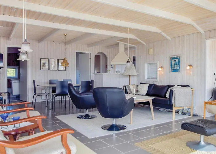 Three-bedroom In Bjert Nyaraló