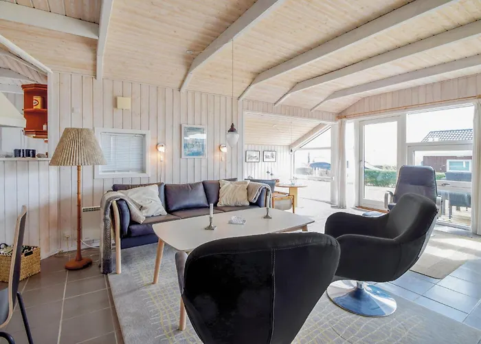 Nyaraló Three-bedroom In Bjert Binderup Strand